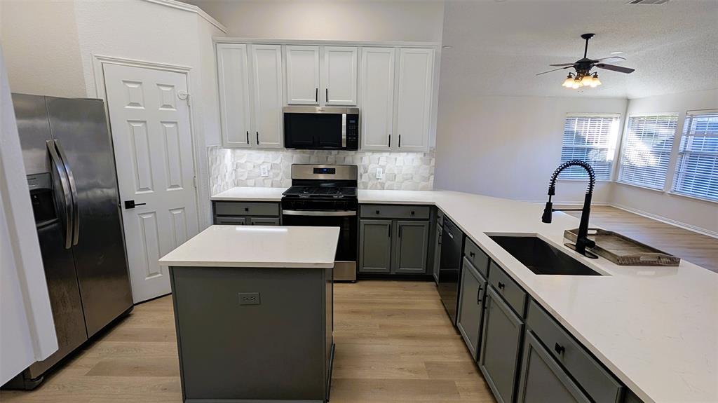 10900 Robincreek Lane