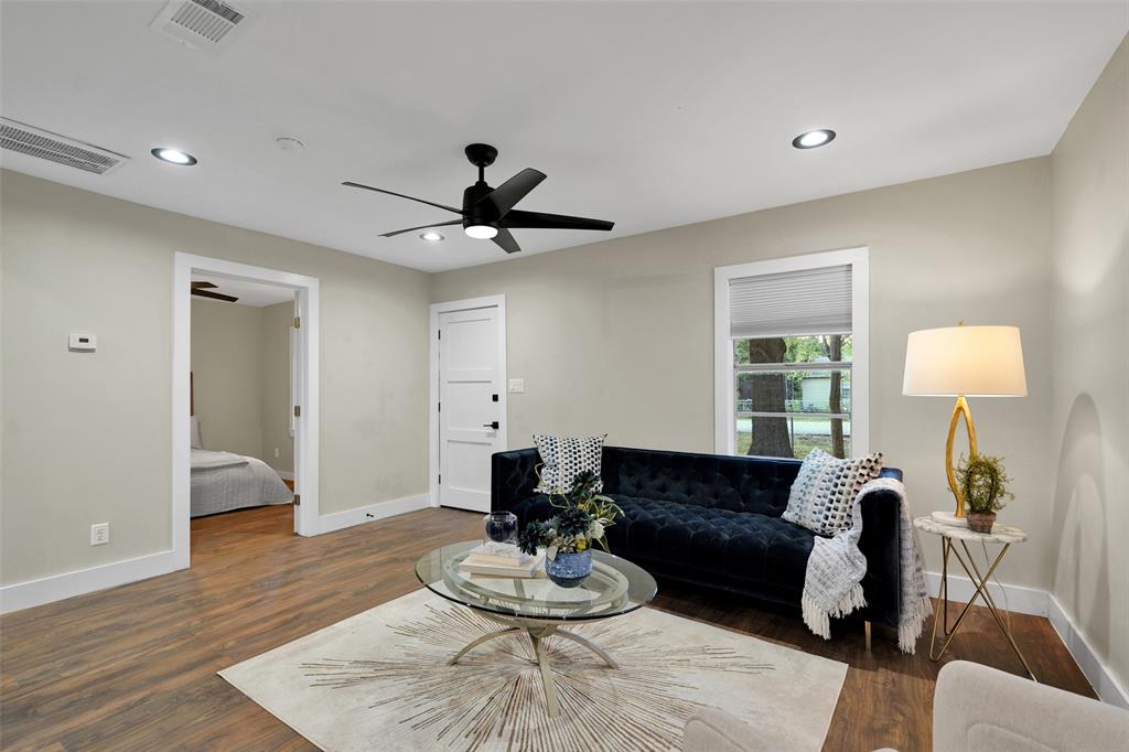 826 W Laramie Lane