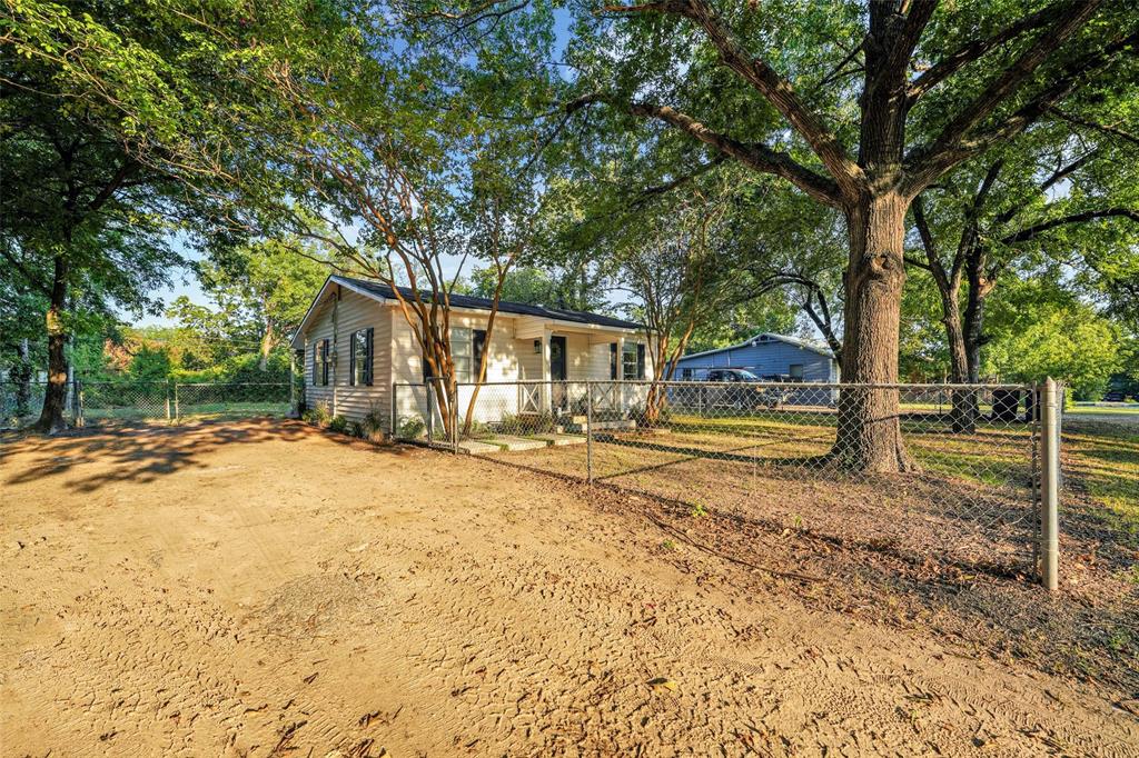 826 W Laramie Lane