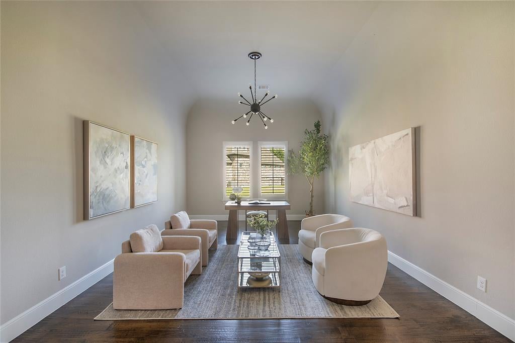 755 Kenwood Trail