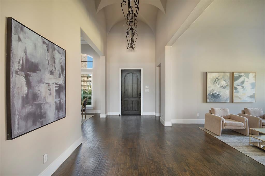 755 Kenwood Trail
