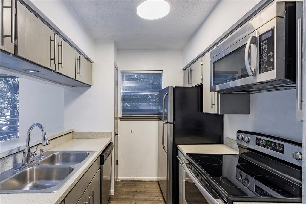 Two Holland Place Condo - Residential