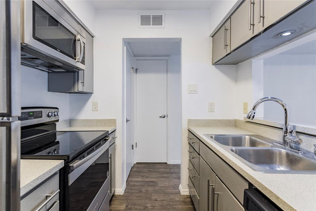 Two Holland Place Condo - Residential