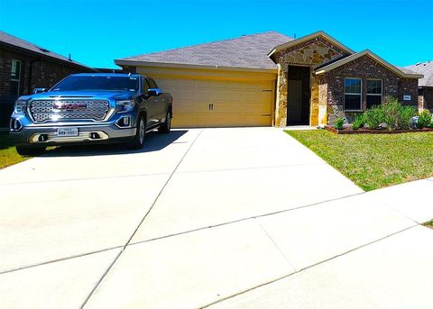 Single Family Residence in Denton TX 2801 Buckingham Drive.jpg