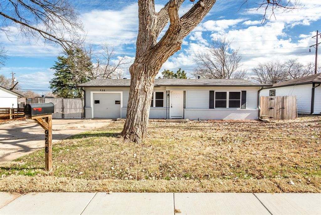 Photo of 926 Powell Road, Mesquite, TX 75149 (MLS # 21222624)