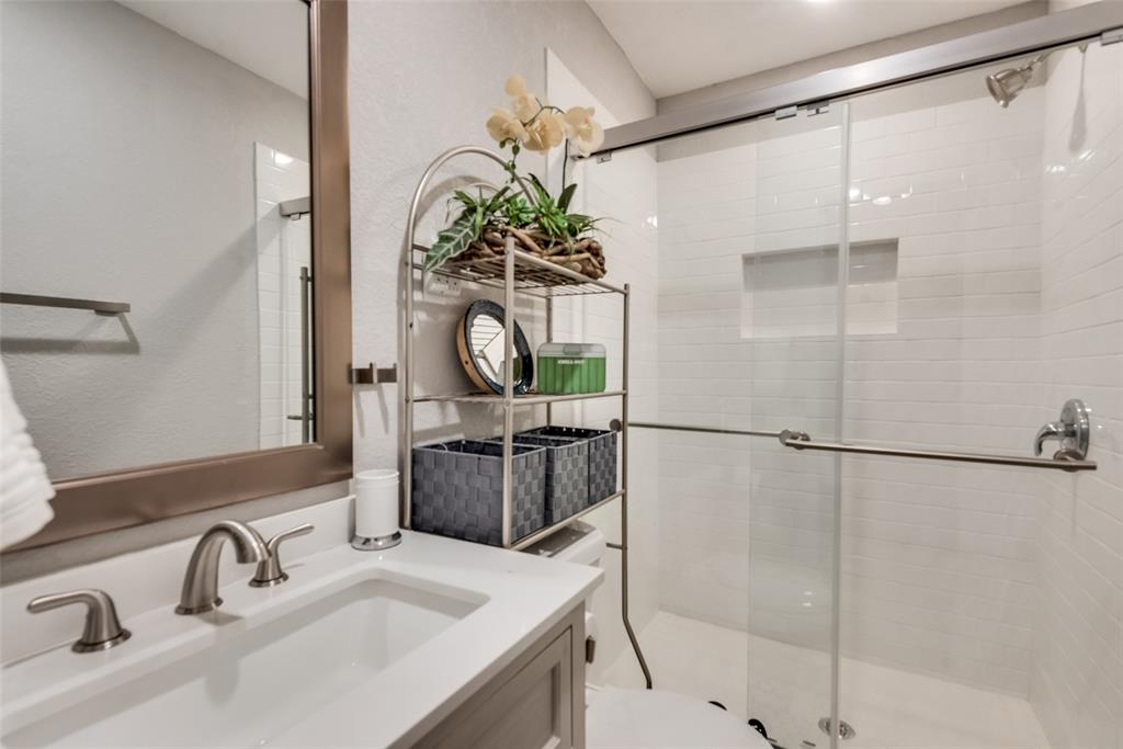 Dallas Land & Loan 02 - Residential Income