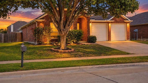1029 ABIGAIL DR, ARLINGTON, TX 76002 - Image 60cffe41c3bbd4c3e57da6a32c5de318/2360477724