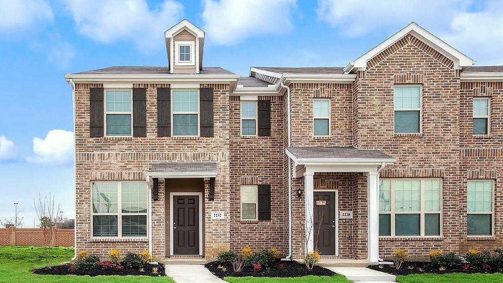 Cloverleaf Crossing Townhomes - Residential