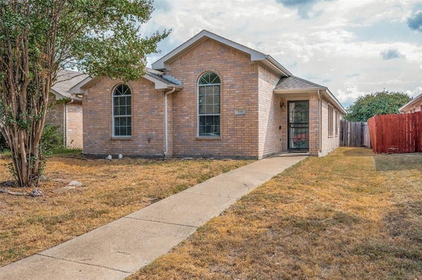 518 MONARCH DR, LANCASTER, TX 75146 - Image 60e6a2a5e89952c34fe7302990af1b68/2929192528