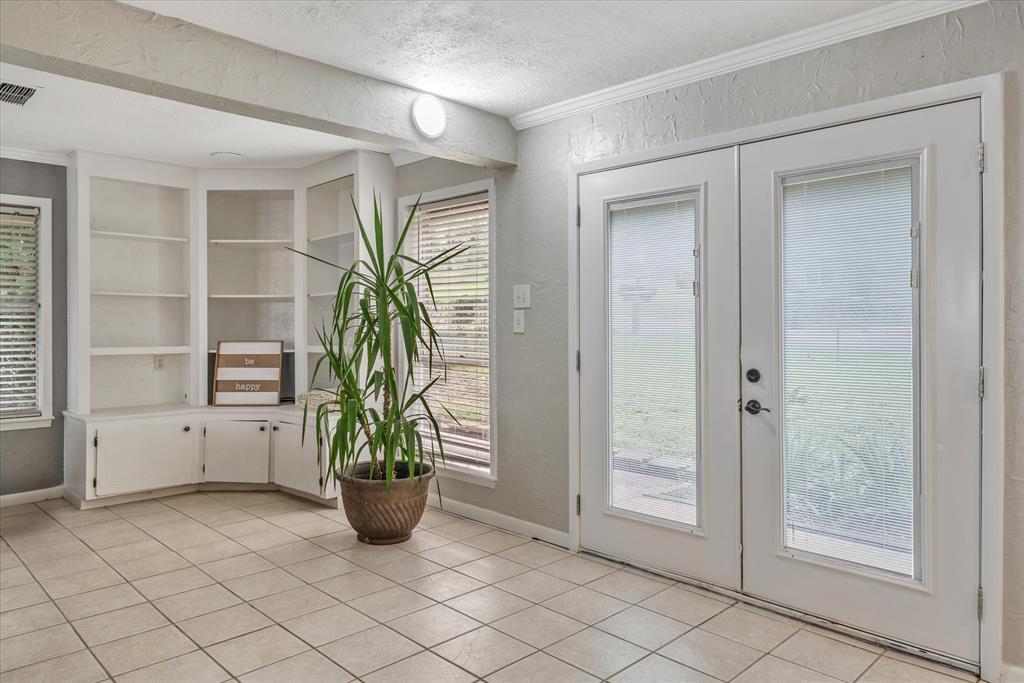 107 Oak Acres Drive W