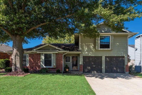 Photo of 6708 Olivewood Drive, Arlington, TX 76001 (MLS # 21341928)