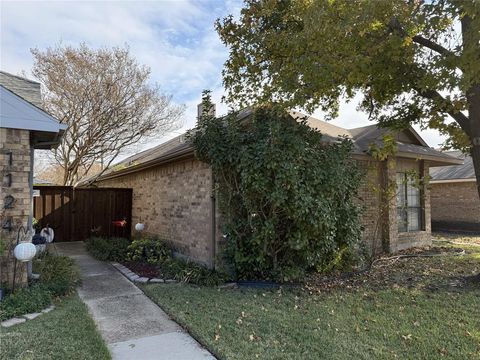 Tiny photo for 1120 Old Barn Lane, Mesquite, TX 75149 (MLS # 21132885)