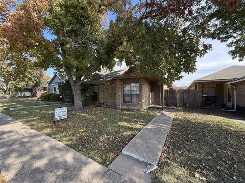Photo of 1120 Old Barn Lane, Mesquite, TX 75149 (MLS # 21132885)