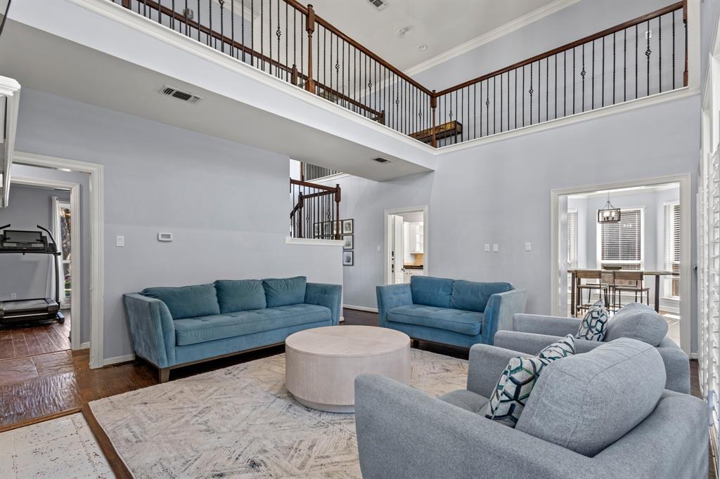 827 Knoll Manor Court