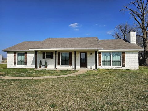 1205 W Trinity Street Groesbeck TX 76642