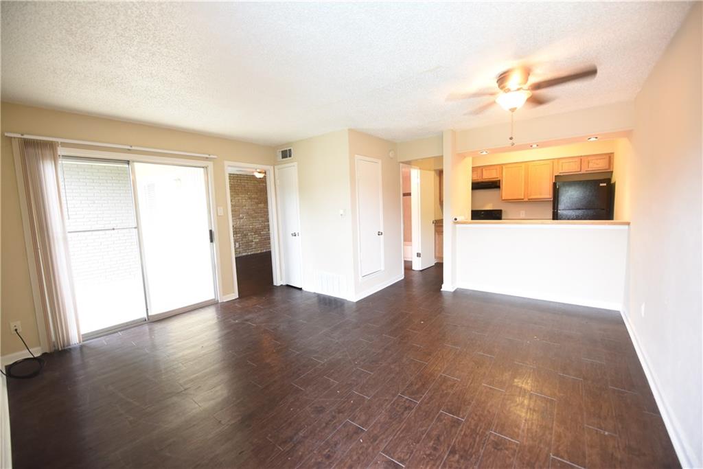 2833 Kings Road 210