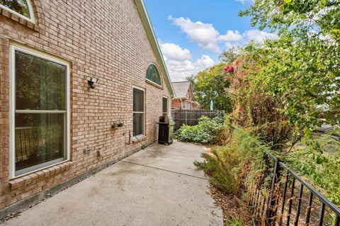 Tiny photo for 2233 Wembley Wood Lane, Bedford, TX 76022 (MLS # 21390278)