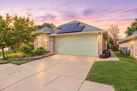 Photo of 2233 Wembley Wood Lane, Bedford, TX 76022 (MLS # 21390278)