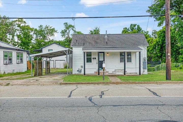 Photo 1 of 25 — 715 W Sam Rayburn Drive, Bonham, TX 75418