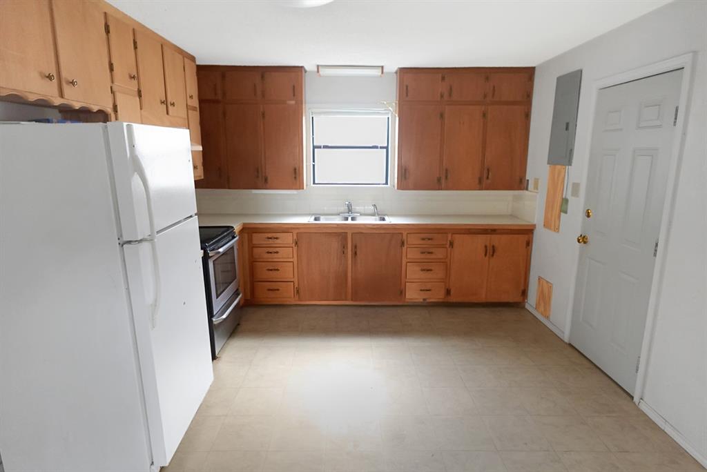 R7831 - SHAMROCK SHORES SECTION B - Residential Lease