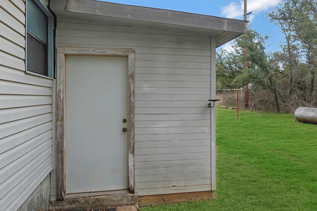 R7831 - SHAMROCK SHORES SECTION B - Residential Lease