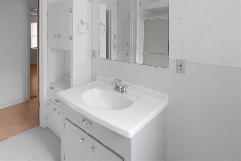 R7831 - SHAMROCK SHORES SECTION B - Residential Lease