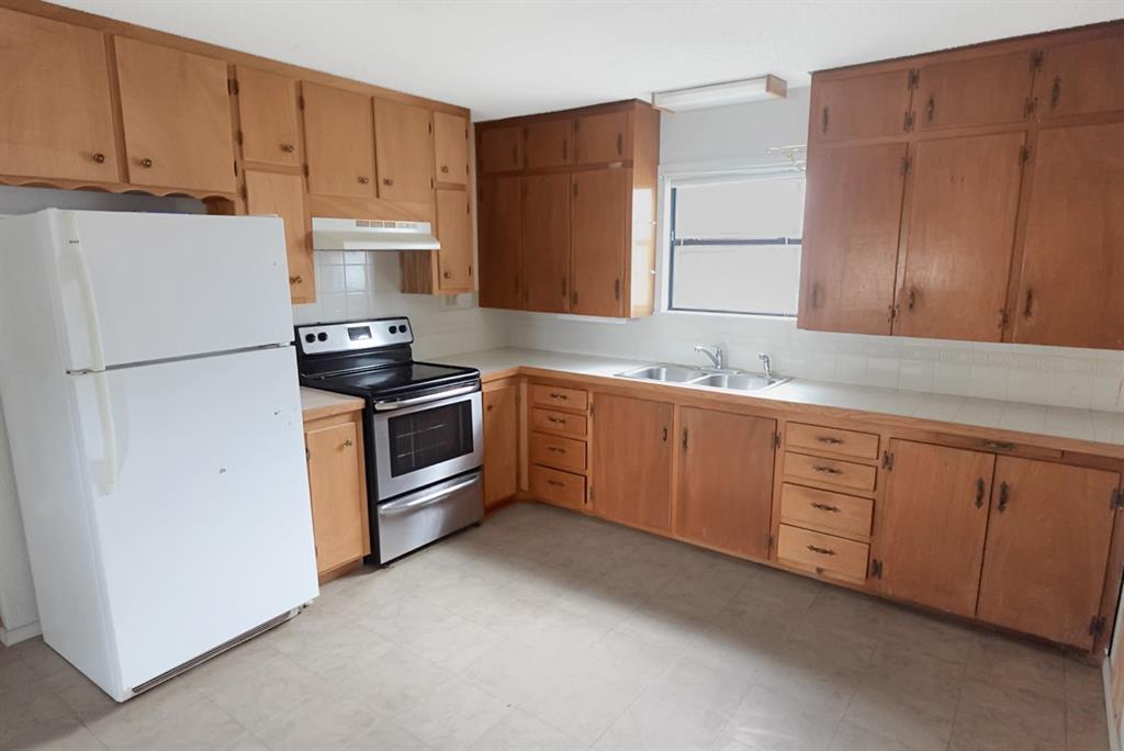 R7831 - SHAMROCK SHORES SECTION B - Residential Lease