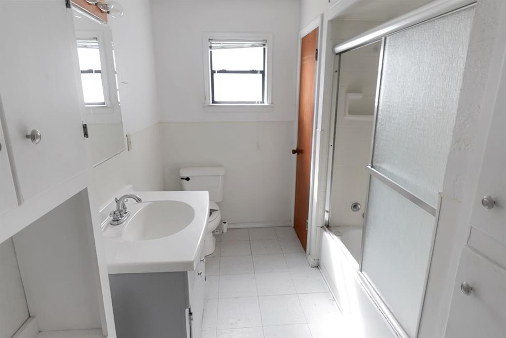 R7831 - SHAMROCK SHORES SECTION B - Residential Lease