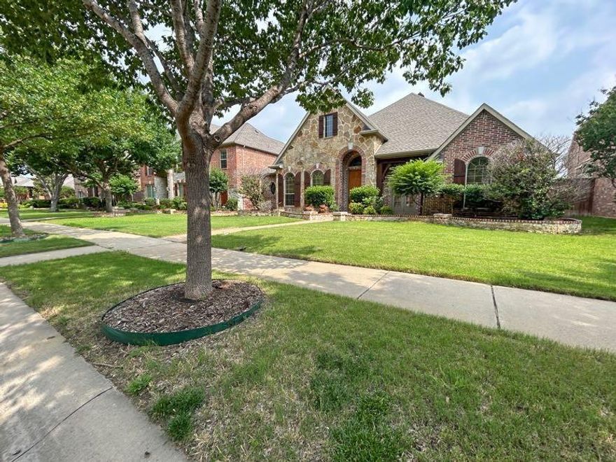 Well-maintained three bedroom (plus office), two and a half bath, three car garage home in Castle Hills! Formal dining off entry leads into open kitchen and separate breakfast area. Large living area includes built-in cabinets, brick fireplace and cathedral ceilings. Master has en suite bath with dual vanities, separate shower and large walk-in closet. The home also features split bedrooms, built-in desks, art niches and a combo of 2-inch faux wood blinds and plantation shutters. Covered side patio. Owner covers HOA dues. No pets at this location, please.