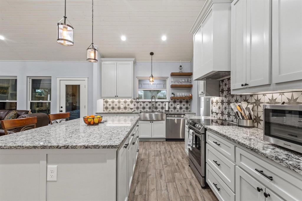 Brandon V Lake Living - Residential