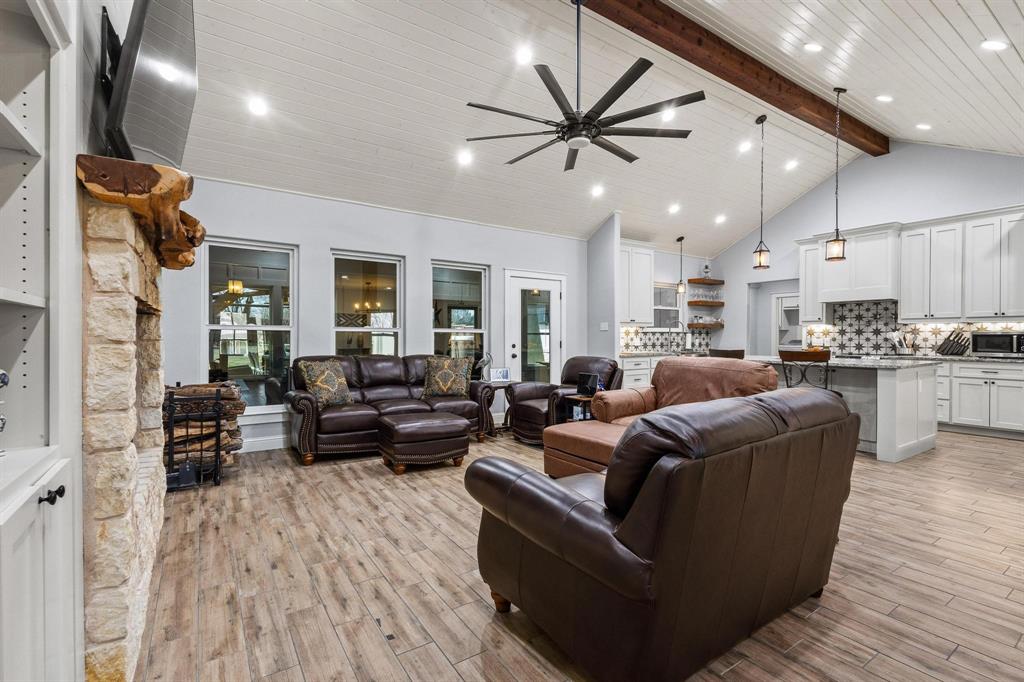 Brandon V Lake Living - Residential