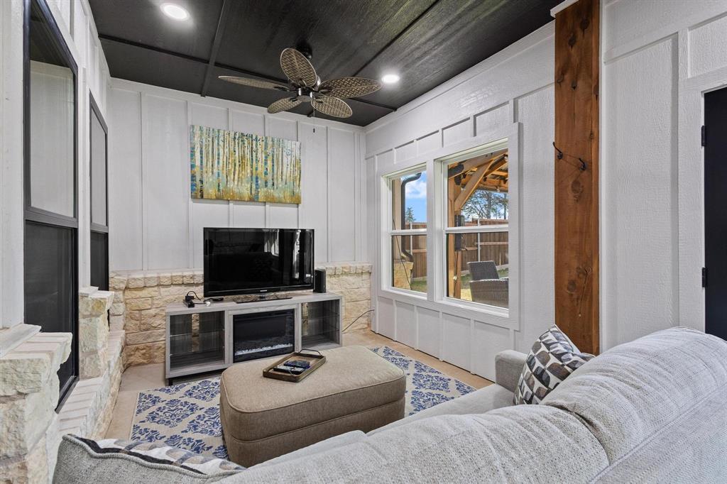 Brandon V Lake Living - Residential