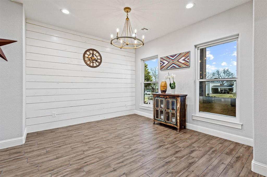 Brandon V Lake Living - Residential