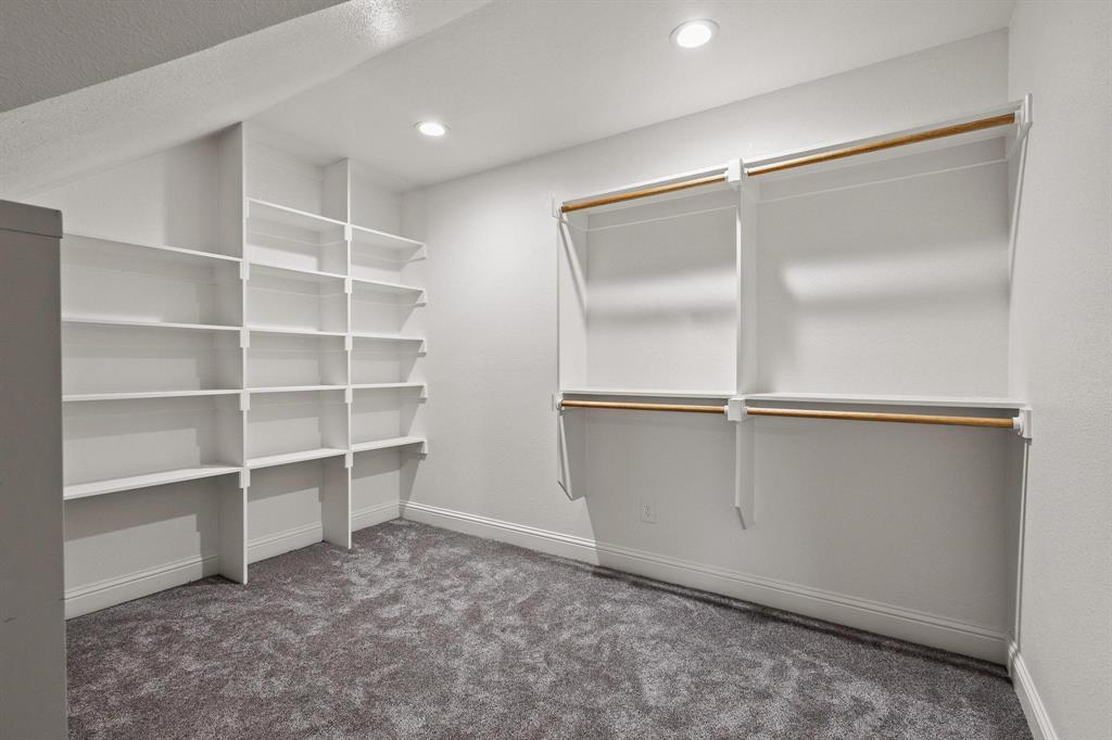 Brandon V Lake Living - Residential