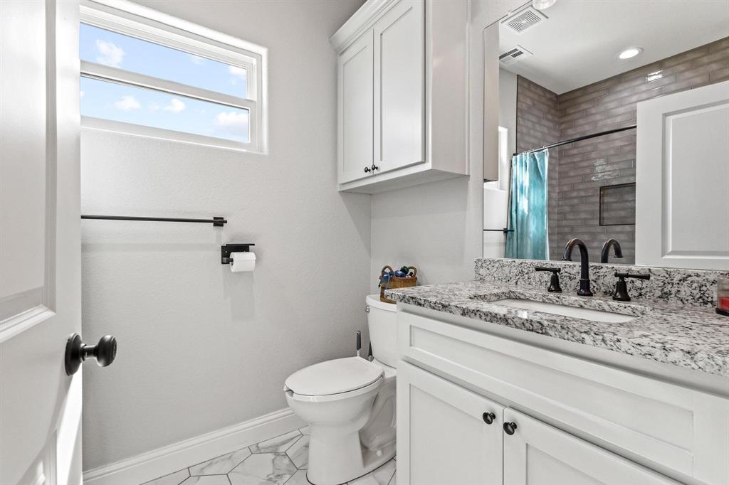 Brandon V Lake Living - Residential