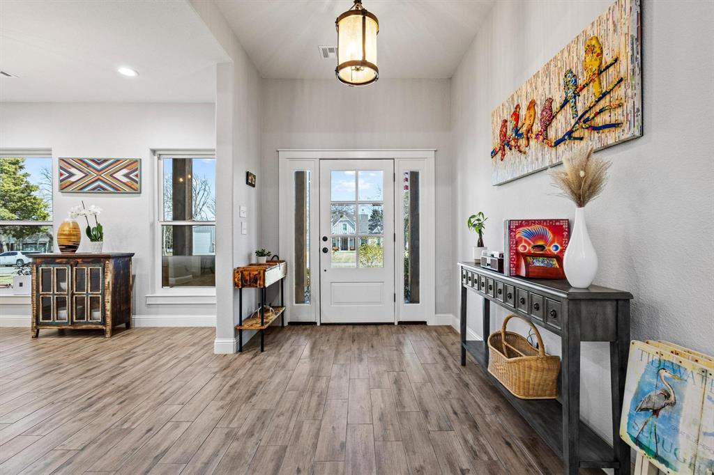 Brandon V Lake Living - Residential