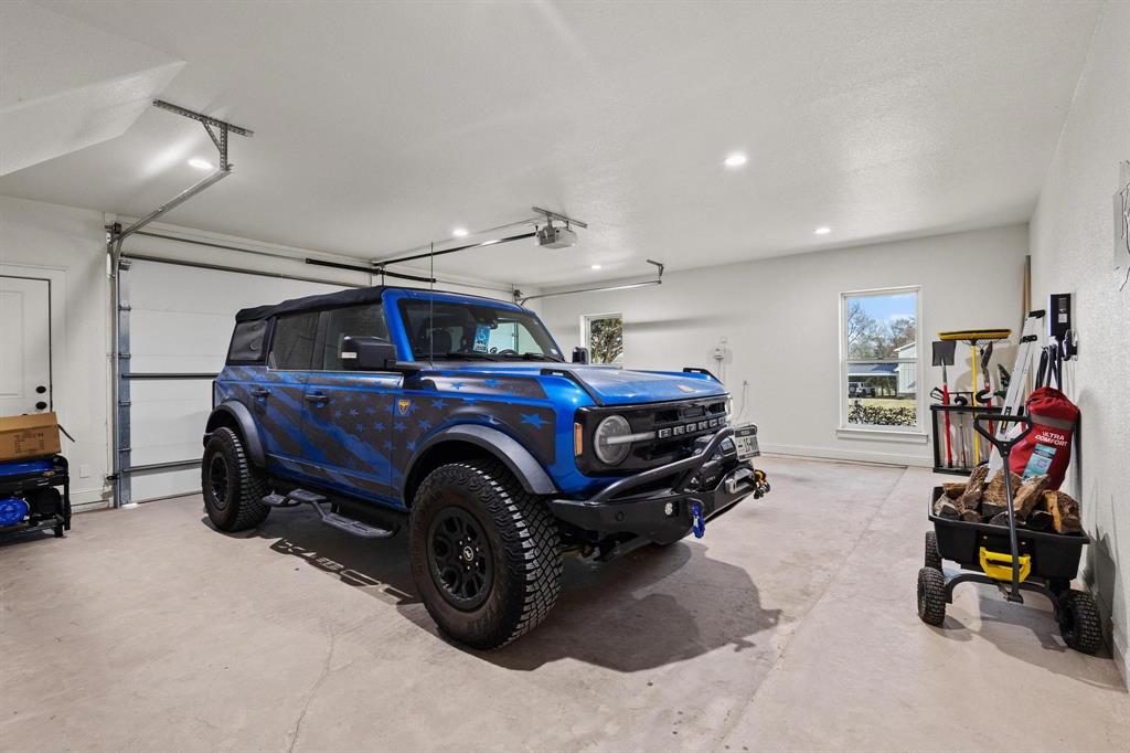 Brandon V Lake Living - Residential