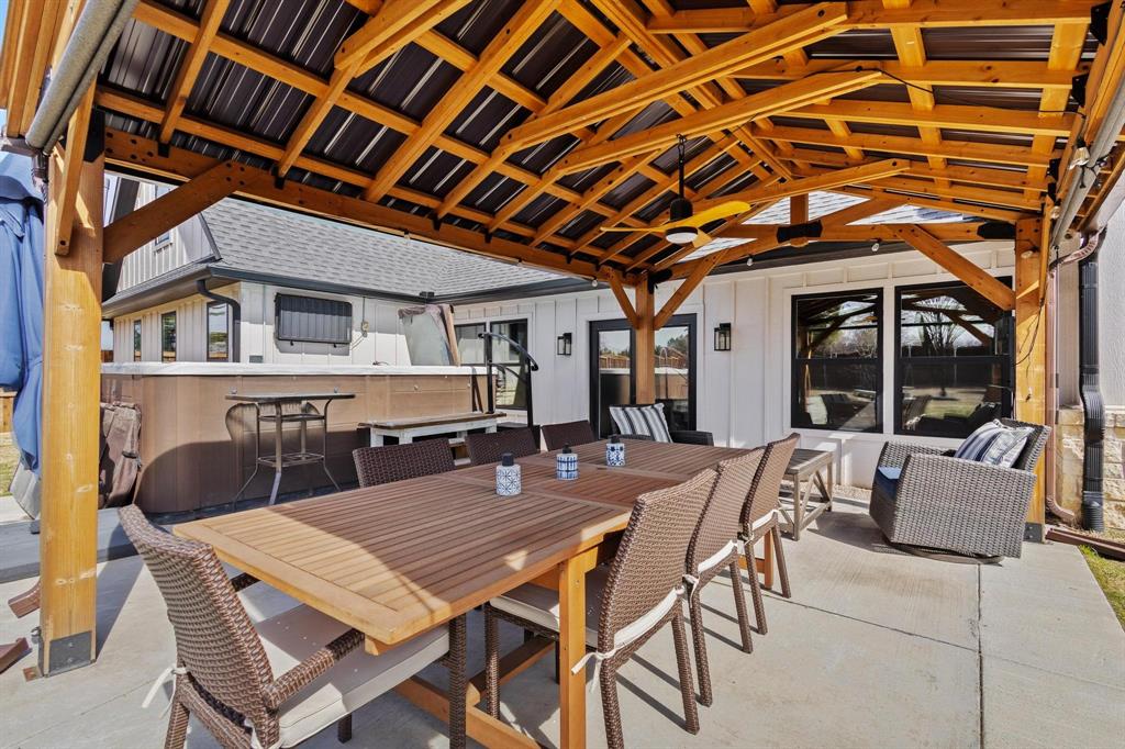 Brandon V Lake Living - Residential