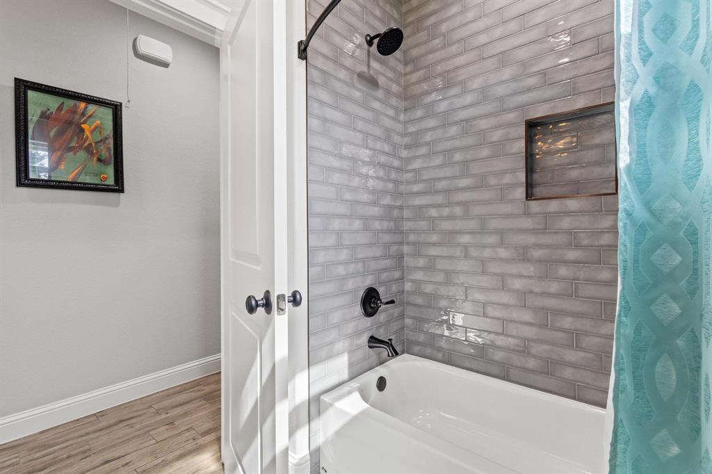 Brandon V Lake Living - Residential