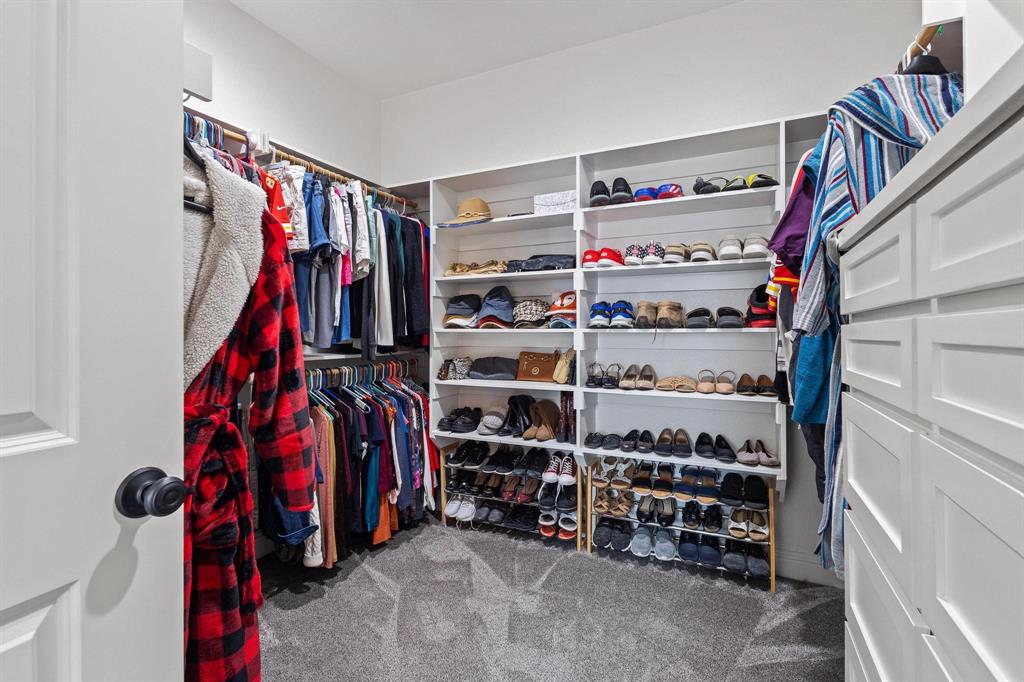 Brandon V Lake Living - Residential