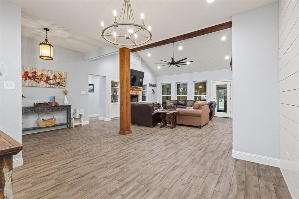 Brandon V Lake Living - Residential