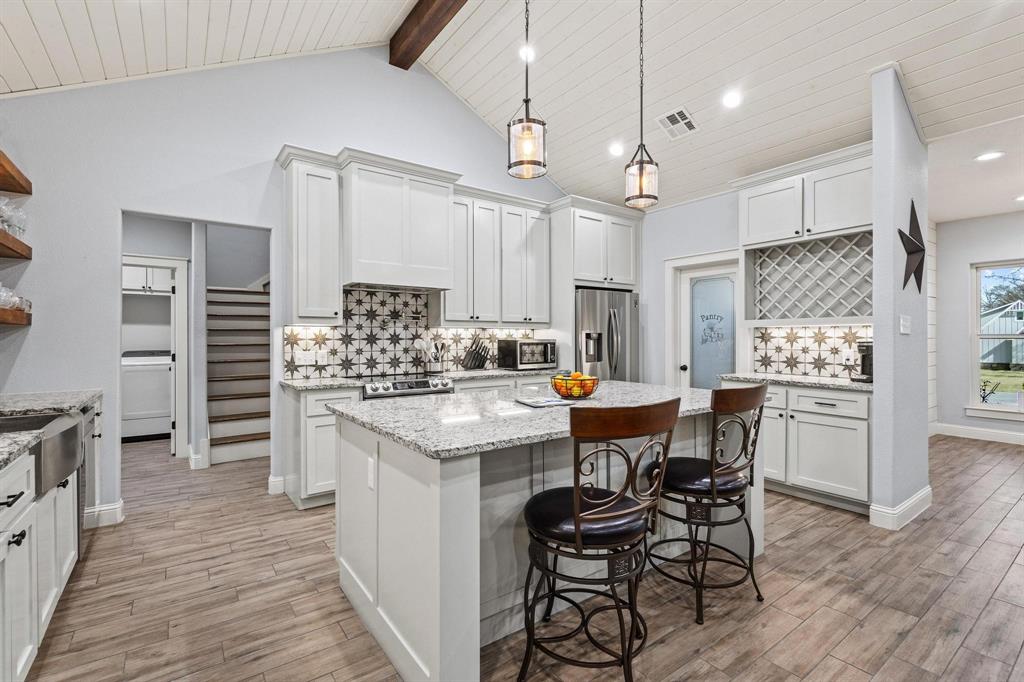 Brandon V Lake Living - Residential