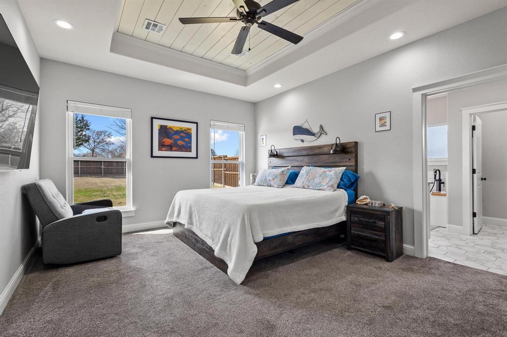 Brandon V Lake Living - Residential