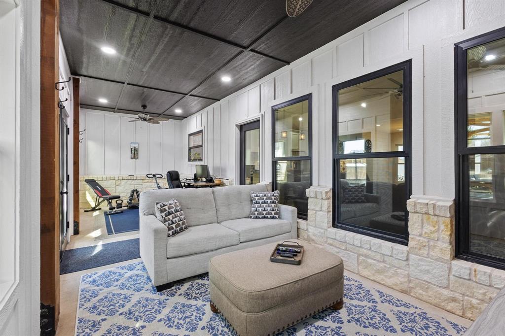 Brandon V Lake Living - Residential