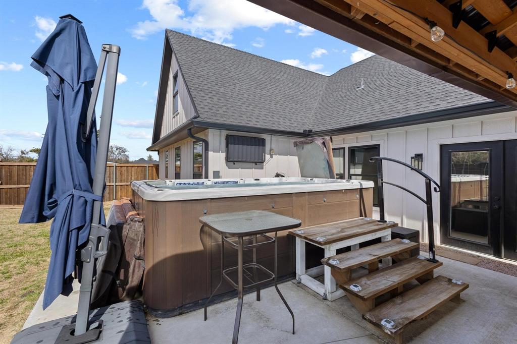 Brandon V Lake Living - Residential