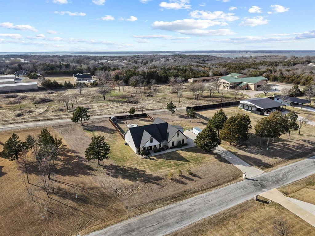 Brandon V Lake Living - Residential