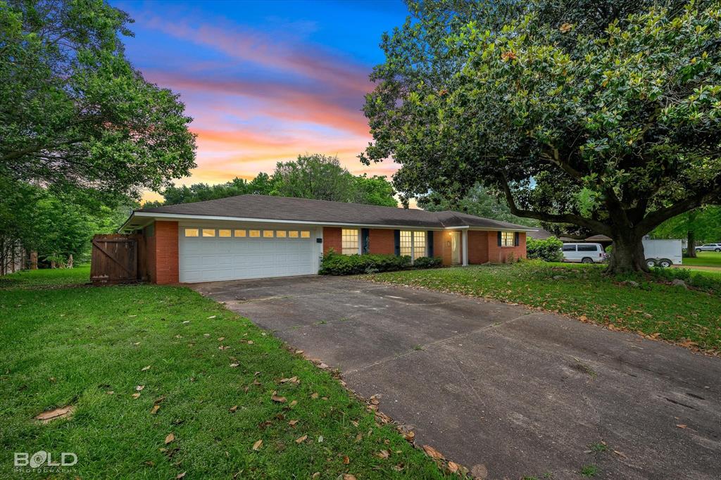 Shreveport, Louisiana 71105, United States, 3 Bedrooms Bedrooms, ,3 BathroomsBathrooms,Residential,Pending,119701