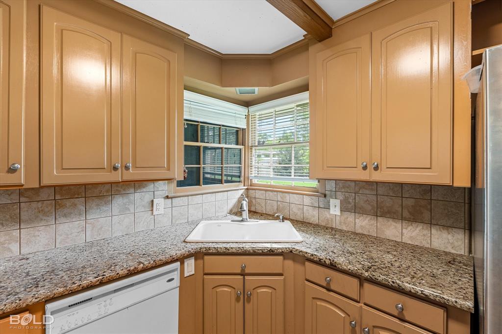 Shreveport, Louisiana 71105, United States, 3 Bedrooms Bedrooms, ,3 BathroomsBathrooms,Residential,Pending,119701