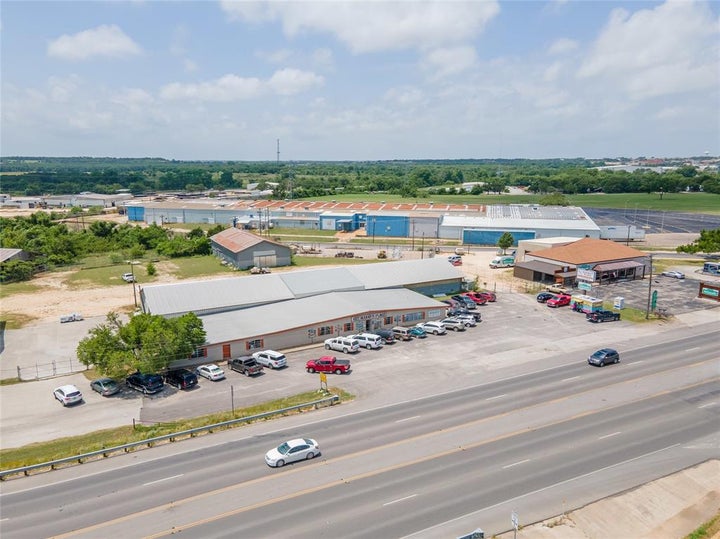 Photo 1 of 31 — 1950 W South Loop, Stephenville, TX 76401