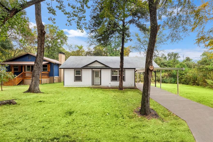 This charming two-bedroom, one-bath home sits on two lots and is within walking distance of Cedar Creek Lake. Located in the quiet, established community of Cedar Crest Shores, the property offers a peaceful setting ideal for a weekend getaway or a full-time residence.
The home features an open-concept layout, a spacious covered porch perfect for relaxing, fenced backyard, and covered parking. Enjoy tranquil lake-area views and a welcoming neighborhood atmosphere. This property also presents a fantastic opportunity as an investment rental or for a first-time homebuyer.